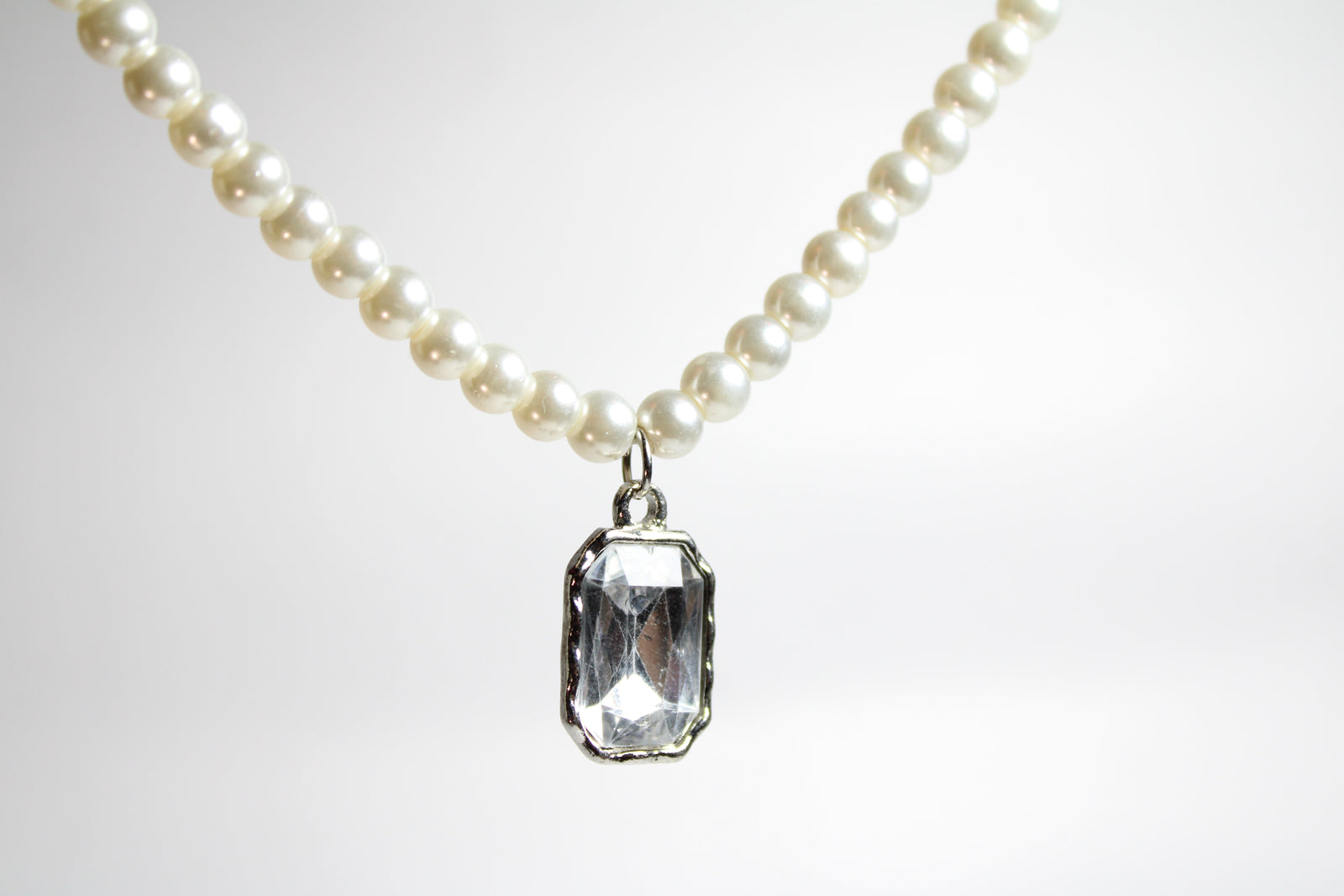 Chic Gem Necklace White Stone