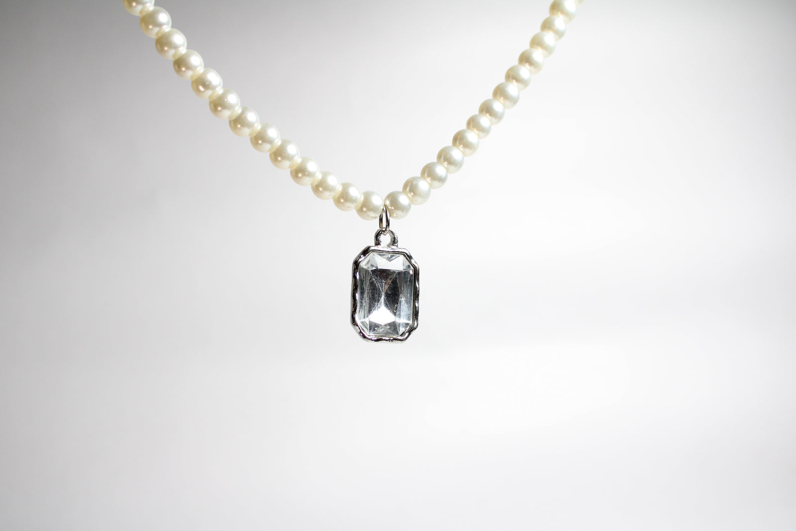 Chic Gem Necklace White Stone