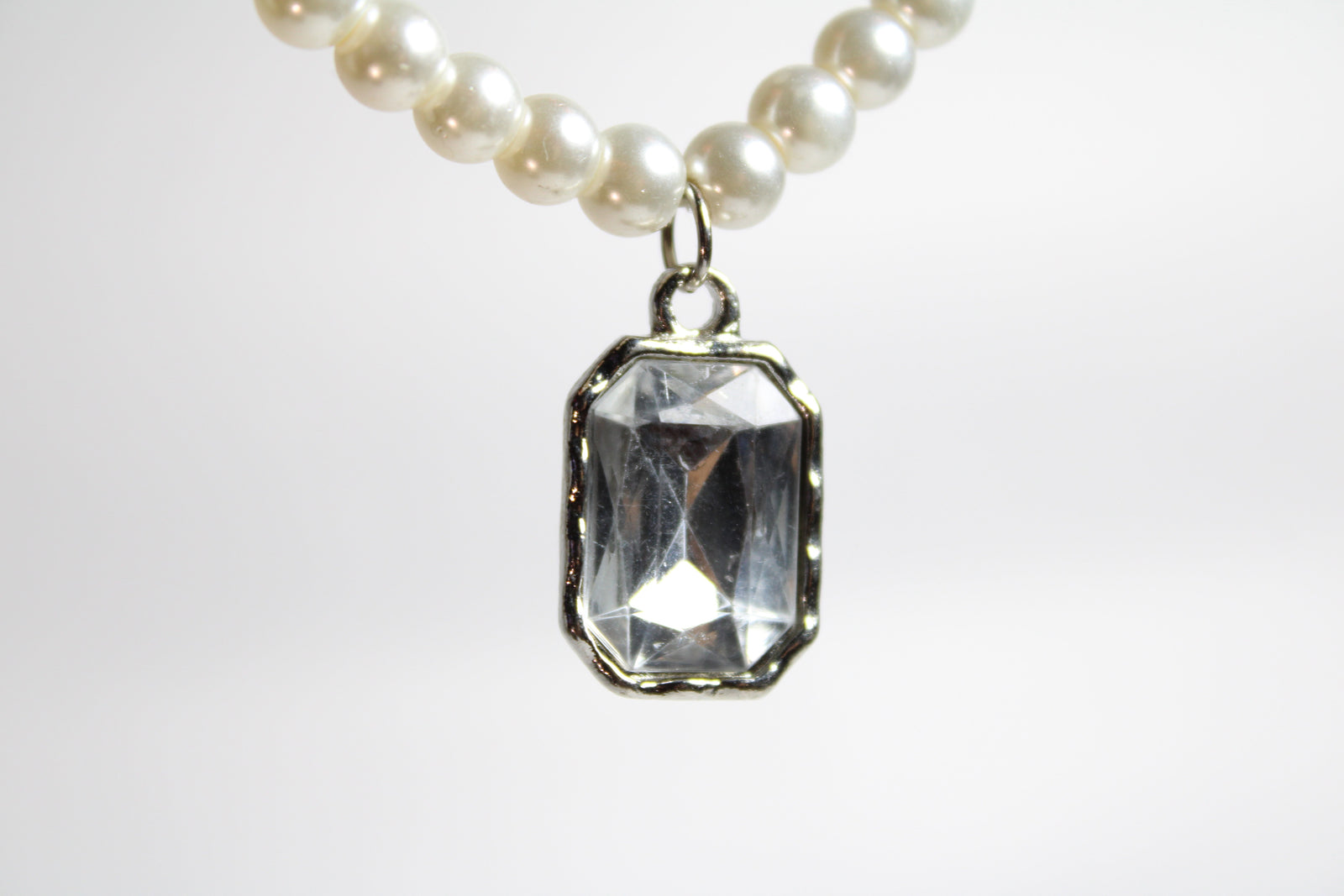 Chic Gem Necklace White Stone