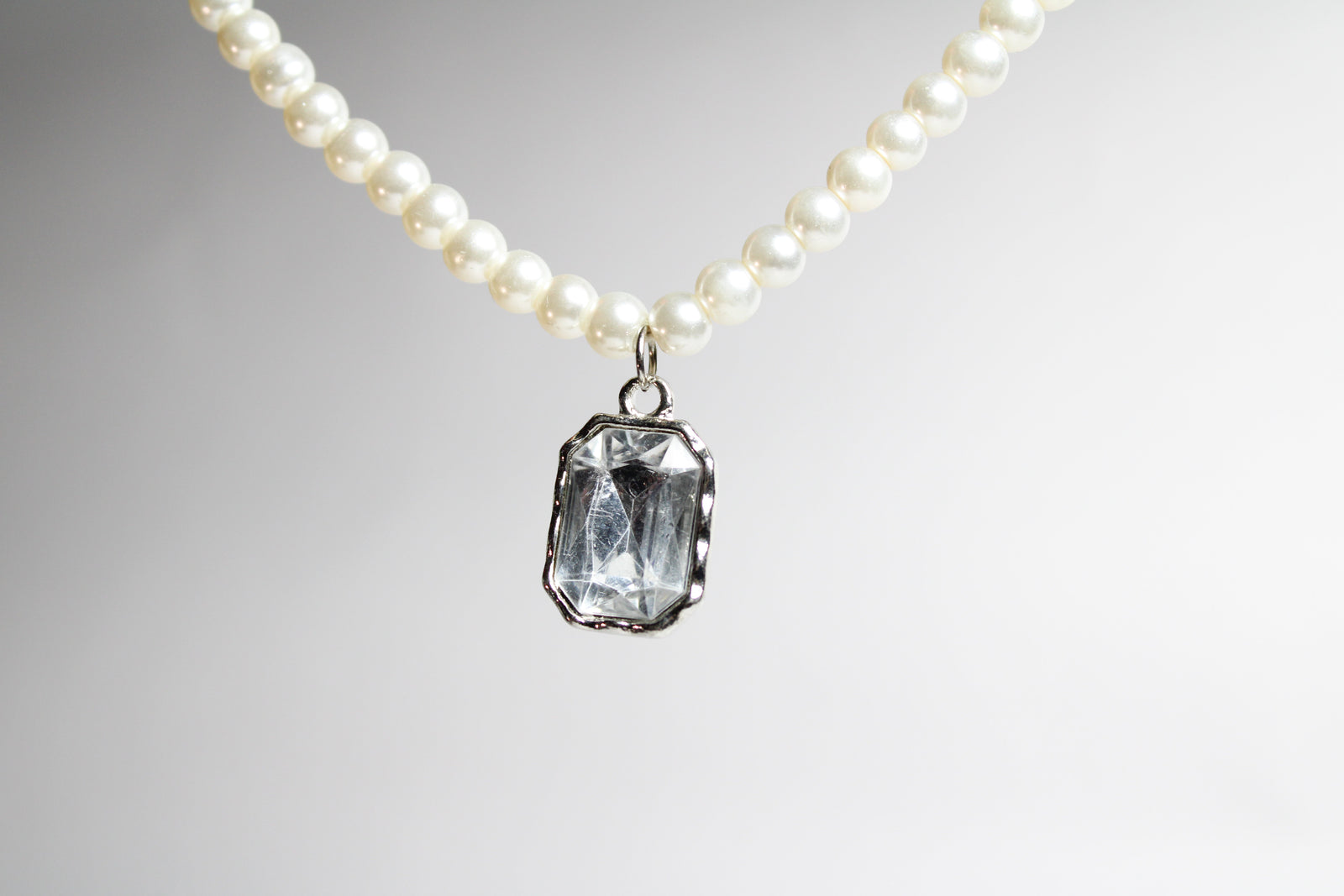 Chic Gem Necklace White Stone