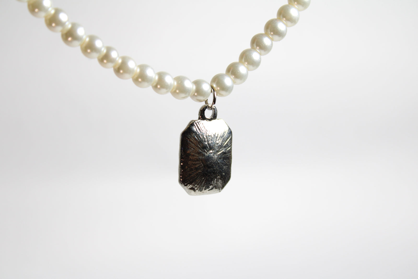 Chic Gem Necklace White Stone