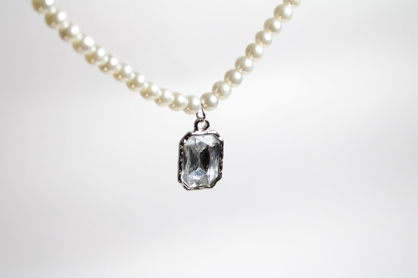 Chic Gem Necklace White Stone