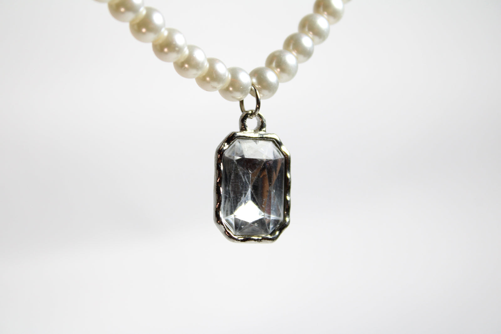 Chic Gem Necklace White Stone